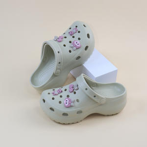 Zuecos Versátiles con Suela de EVA de Grosor Medio, Antideslizantes, Tacón de 2-3 cm, Logotipo Impreso en 3D, para Uso en Exteriores - Product Image 2