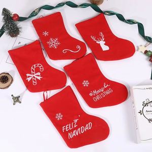 Chaussettes de Noël rouges douces et écologiques, sacs cadeaux, décorations pour le sommet de l'arbre et les fêtes - Product Image 1