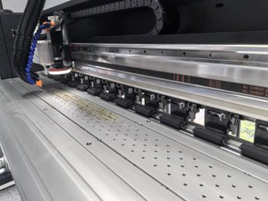 Machine de gravure et de découpe laser haute vitesse pour film vinyle HAoKE, super compatible, capable de couper à haute vitesse jusqu'à 15 mètres par minute - Product Image 6