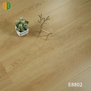 <span class=keywords><strong>Precio</strong></span> de fábrica Suelo <span class=keywords><strong>laminado</strong></span> <span class=keywords><strong>AC4</strong></span> 8mm HDF Suelo <span class=keywords><strong>laminado</strong></span> impermeable para sala de estar - Product Image 6