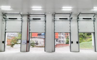 Porte sectionnelle isolée en acier pour entrepôt, porte de garage pour quai de chargement, centre logistique et applications industrielles