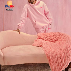 Ensemble survêtement molletonné épais rose personnalisé avec logo, comprenant un sweat à capuche oversize et un pantalon de jogging, deux pièces pour hommes et femmes - Product Image 4