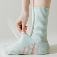 Chaussettes OEM personnalisées, chaussettes de sport professionnelles respirantes en maille, chaussettes courtes en tissu éponge aléatoire, chaussettes de sport pour femmes pour la course à pied et le quotidien