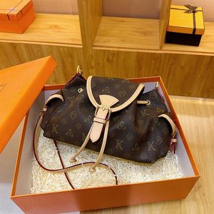 High-end Vintage <b>Magnetic</b> Snap PU <b>Material</b> Women's Style Crossbody Bag. Brand Designer Designs.2430 - Product Image 6