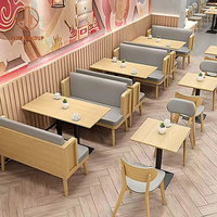 Meubles de café-restaurant, tables en bois, bases en métal, chaises grises et ensemble de bancs rembourrés pour café