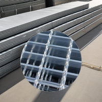 Grille de tranchée moderne en acier galvanisé et inoxydable pour les routes municipales et les systèmes de drainage Conception à charnières pour un accès facile à l'entretien