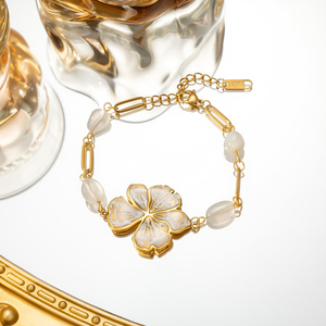 Bracciale in Acciaio Inossidabile <span class=keywords><strong>con</strong></span> Fiore e Perla Ovale, Placcato Oro 18K PVD, Chiusura a Moschettone, Anti-Appannamento, Gioielli Floreali Stile Cottagecore - Product Image 2