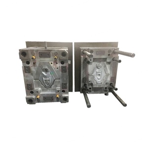Molde de inyección de plástico con inserto metálico al por mayor para ensamblaje de chasis de cubierta inferior de aspiradora robótica - Product Image 3