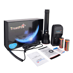 TrustFire-luz Flash subacuática para buceo, linterna LED para bucear, DF70