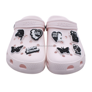 Vente en gros <span class=keywords><strong>de</strong></span> breloques Halloween fantôme noir crâne squelette pour chaussures Promotion accessoire <span class=keywords><strong>de</strong></span> décoration chaussures souvenirs breloques en caoutchouc pour chaussures sabots - Product Image 5