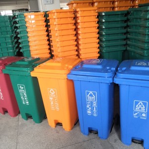 ผู้ผลิตจำหน่ายถังขยะแยกประเภทขนาด 240 ลิตร แบบใช้เท้าเหยียบ สีส้ม สำหรับการจัดการทรัพย์สินและการใช้งานกลางแจ้ง - Product Image 1