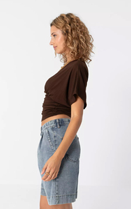 Top Corto Personalizado 2026 para Mujer con Escote en V Profundo y Fruncido, Blusa Morada Oscura de Manga Corta con Definición de Cintura, Camisas para Niña OEM/ODM - Product Image 2