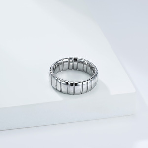 แหวนวงกว้างสไตล์ยุโรปอเมริกันลายเรโทรเวฟ  วัสดุเหล็กชุบทองสองสี ดีไซน์เรขาคณิต  เครื่องประดับแฟชั่นสำหรับทุกเพศ  สไตล์งานปาร์ตี้ - Product Image 4