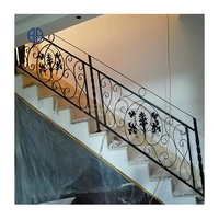 Balustrade de soudure personnalisée en usine, rampes modernes en fer forgé pour l'intérieur des escaliers