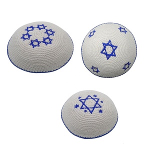 Venta al por mayor de Kippah de Ganchillo para <span class=keywords><strong>Hombre</strong></span>, Gorro Judío Tejido <span class=keywords><strong>a</strong></span> Mano, Yarmulka, Kippot, Kipa para Boda Judaica, 100% Algodón con Imagen de Estrella de David - Product Image 6