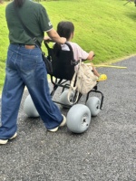 Fauteuil roulant de plage tout-terrain pliable et portable, idéal pour l'extérieur, vente en gros d'usine à bon prix