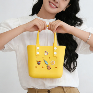 Sac fourre-tout grande capacité personnalisé pour <span class=keywords><strong>femme</strong></span>, tendance été, étanche, en EVA et silicone, style Bogg, couleur unie, perforé, pour la plage et le shopping en extérieur - Product Image 2