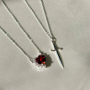 Regalo de San Valentín, Collar de Acero Inoxidable con Corazón de Cristal Rojo y Espadas para Hombre y Mujer, Juego de Collares a Juego para Parejas - Product Image 5