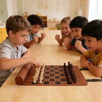 Jeu d'échecs de luxe en cuir PU avec logo personnalisé, pièces magnétiques, nouveau design, plateau portable, jeu de société enroulable pour les voyages et le divertissement