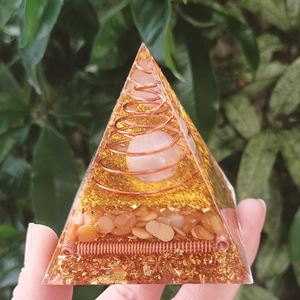 Pyramide de galets de cristal en résine époxy, ornement de bureau, décoration d'aquarium, boule rose, topaze en spirale - Product Image 3