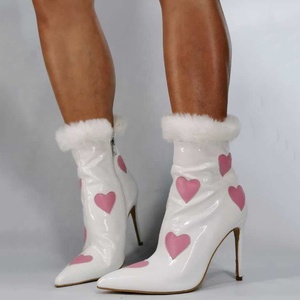 Botines Cortos con Diseño de Corazón en la Parte Superior, Talla Grande 43, para Mujer, Botas de Tacón de Aguja con Punta en Pico y Forro de Piel Cálida - Product Image 3