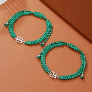 สร้อยข้อมือสีเขียววันเซนต์แพทริค ลายใบโคลเวอร์สี่แฉก ปรับขนาดได้ - Product Image 2