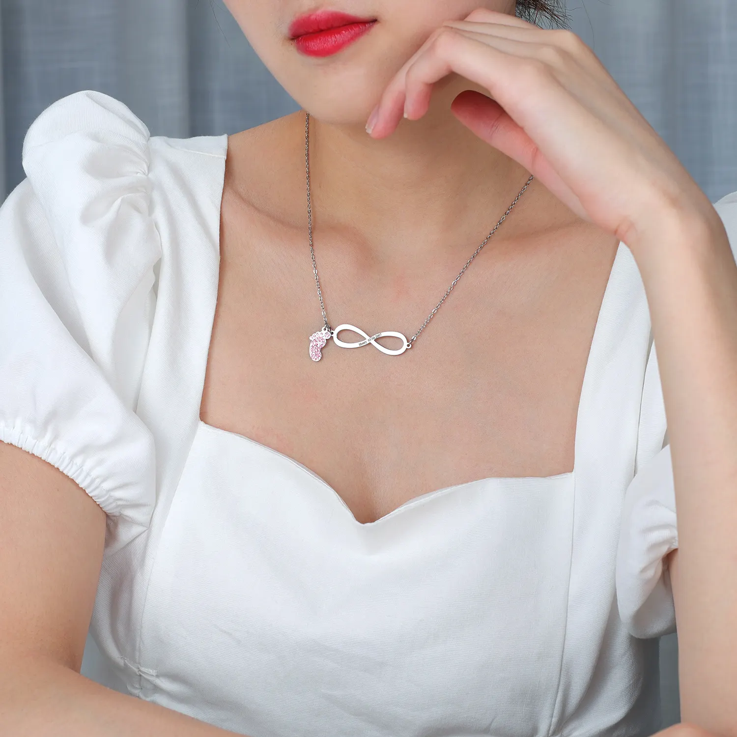 Vente en gros de nouveaux produits personnalisés Infinity Laser gravé nom Date collier empreinte pendentif