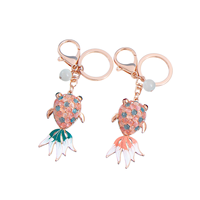 Porte-clés créatif en alliage de zinc, motif poisson rouge, incrusté de pierre œil-de-chat et strass, pendentif de voiture brillant, décoration de luxe, cadeau pour femme