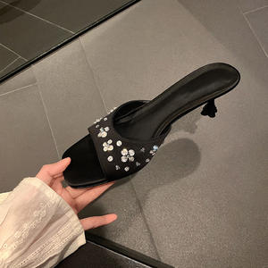 <span class=keywords><strong>Mules</strong></span> à talon chaton à faible MOQ |   Sandales ouvertes à bout carré |   Chaussures de demoiselle d'honneur en <span class=keywords><strong>daim</strong></span> champagne avec logo personnalisé en strass - Product Image 4