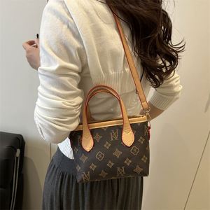 Fashionable Retro Crossbody <b>Bag</b> European American Style Casual Letter Printed Waterproof PU Waterproof Casual Shoulder Handbag - Product Image 1