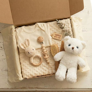 KAIYUE Coffret Cadeau <span class=keywords><strong>Naissance</strong></span> 7 Pièces en Coton, Grenouillère, Cadeau de <span class=keywords><strong>Naissance</strong></span> <span class=keywords><strong>Personnalisé</strong></span>, Crochet Fait Main, Boîte d'Appréciation pour Nouvelle Maman - Product Image 1