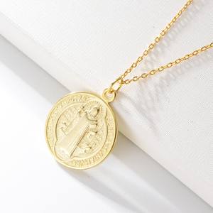 Collier personnalisé sur mesure en laiton plaqué argent, bijoux religieux, pendentif rond en forme de pièce de monnaie - Product Image 1