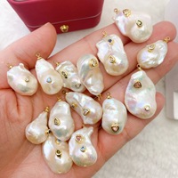 Pendentif irrégulier en perles baroques naturelles d'eau douce incrustées de diamants faits à la main haut de gamme, accessoires de pendentif en perles irrégulières