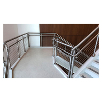 Escalier droit de haute qualité avec poutre en acier, marches en bois de chêne et garde-corps en verre sans cadre pour usage résidentiel et commercial