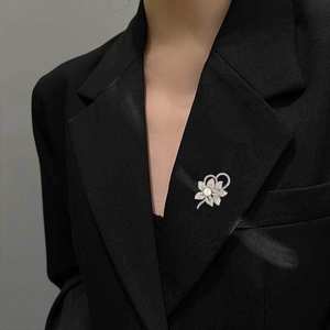 뜨거운 패션 보석 하이 퀄리티 빈티지 골드 브로치 핀 오스트리아 크리스탈 모조 진주 꽃 브로치 - Product Image 4