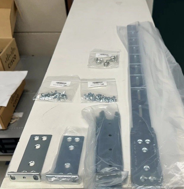 C9500-4PTH-KIT= Rack Mount Kit for 9500 Network Switch