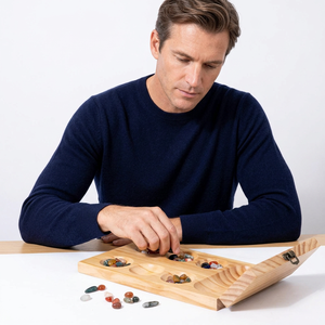Jeu de Mancala en bois avec pierres colorées, design traditionnel sculpté, étui de rangement pliable - Product Image 3