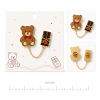 Broche en émail souple Ours en peluche Saint-Valentin, Broche chocolat, Chaîne dorée, Bijou délicat, Badge de vente en gros, Épingle de revers personnalisée, Usine OEM