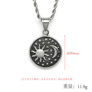 セーラームーンペンダントサンハーフムーンラウンドペンダントメダリオンネックレスムーンとサンネックレス - Product Image 4