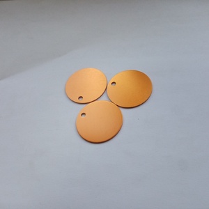 2023 vendedor caliente Fabricante tallado personalizado Metal en blanco Acero inoxidable Etiqueta de perro insignia - Product Image 5