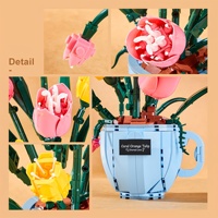 Blocs de construction en plastique ABS en forme de tulipe orange corail personnalisés en gros avec support, jouet de construction végétal pour la décoration des filles