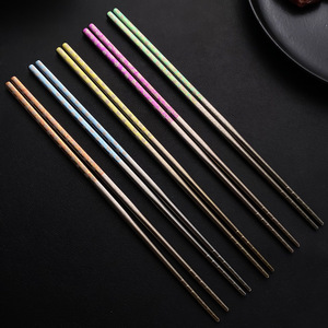 Baguettes en titane pur colorées effet cristal de glace, rondes, anti-brûlure, antidérapantes, coffret cadeau 5 paires - Product Image 1