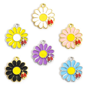 <span class=keywords><strong>Ciondolo</strong></span> a forma di fiori, margherite e coccinelle in lega smaltata, ideale per braccialetti e collane fai da te, per la creazione di gioielli. - Product Image 5