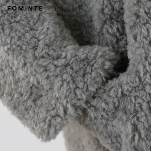 Veste <span class=keywords><strong>en</strong></span> fausse <span class=keywords><strong>fourrure</strong></span> bouclée pour femme, texture duveteuse Teddy, <span class=keywords><strong>col</strong></span> montant, manteau <span class=keywords><strong>en</strong></span> peluche avec fermeture boutonnée et poches, vêtement d'extérieur tendance pour l'hiver - Product Image 6