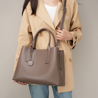 Sac à main bandoulière/épaule en cuir véritable grande capacité pour femme, nouvelle collection 2026, avec sangle amovible, fermeture éclair, luxe, élégant et tendance