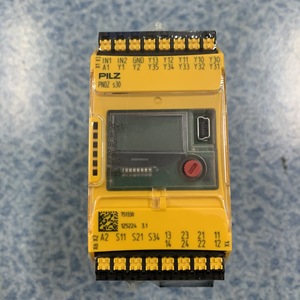 Pilz PNOZ S30 Safety <b>Relay</b> 24V DC 10A Electromechanical Output Industrial Use - Product Image 2