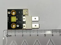 Puce de lumière de scène professionnelle 90W 7500-8000K LED blanche froide haute puissance pour lumière principale mobile et lampe DJ pour scène et performance