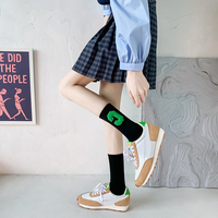 Chaussettes mi-tube unisexe Big C Letters Women's Sports Trend Ins Street Style Autumn Daily Use Sports Couple Socks Logo Cuff