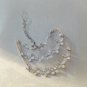 Collar de Cadena con Dije de Mariposa de Diamantes Naturales Reales de Color Blanco y Amarillo en Oro de 18K de Alta Calidad para Regalo - Product Image 3