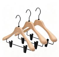 Cintre en bois noir avec crochet, logo personnalisé, antidérapant, en noyer, hêtre, lotus, pour hôtel, avec pince à costume en bois massif